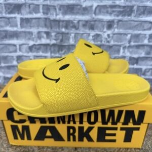 Chinatown Market Slides Yellow